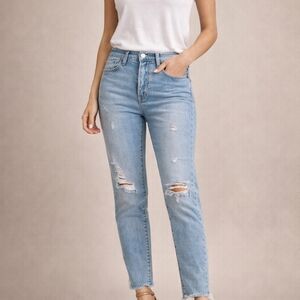 Levi's Light Blue Wedgie Skinny With Distressed Hem